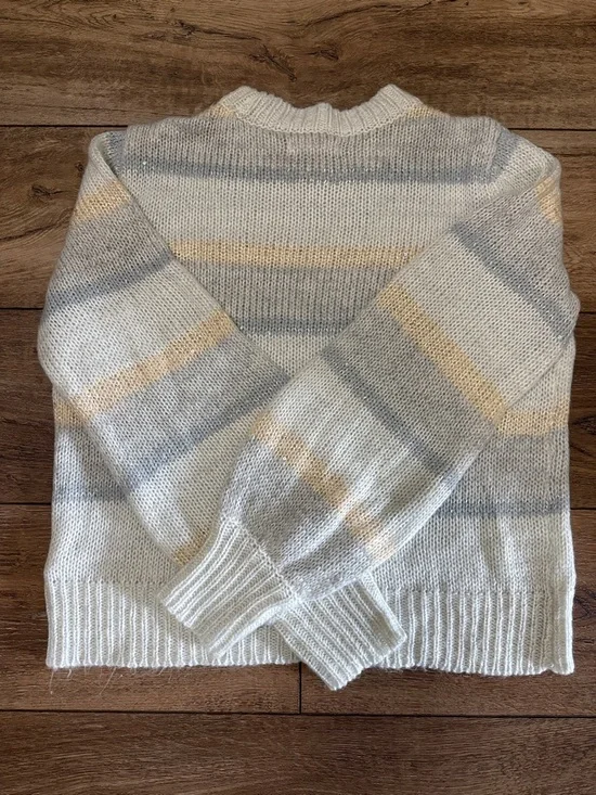 LC Lauren Conrad Soft Knit Sweater in Cream & Pale Gray - Picture 4 of 5